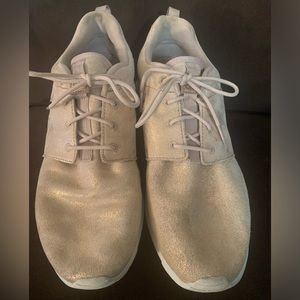 Nike metallic blush sneakers sz 9.5